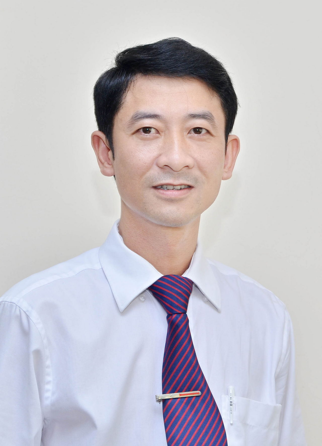 Nghia L